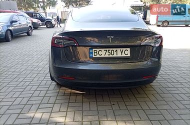 Седан Tesla Model 3 2021 в Львові