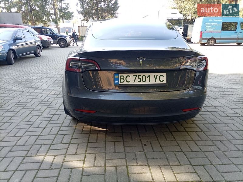 Седан Tesla Model 3 2021 в Львові