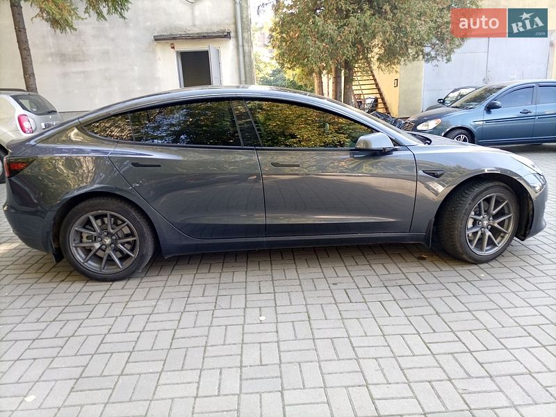 Седан Tesla Model 3 2021 в Львові