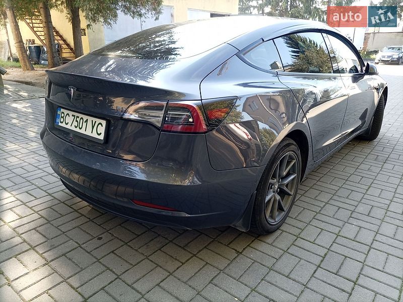 Седан Tesla Model 3 2021 в Львові