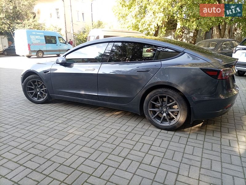 Седан Tesla Model 3 2021 в Львові
