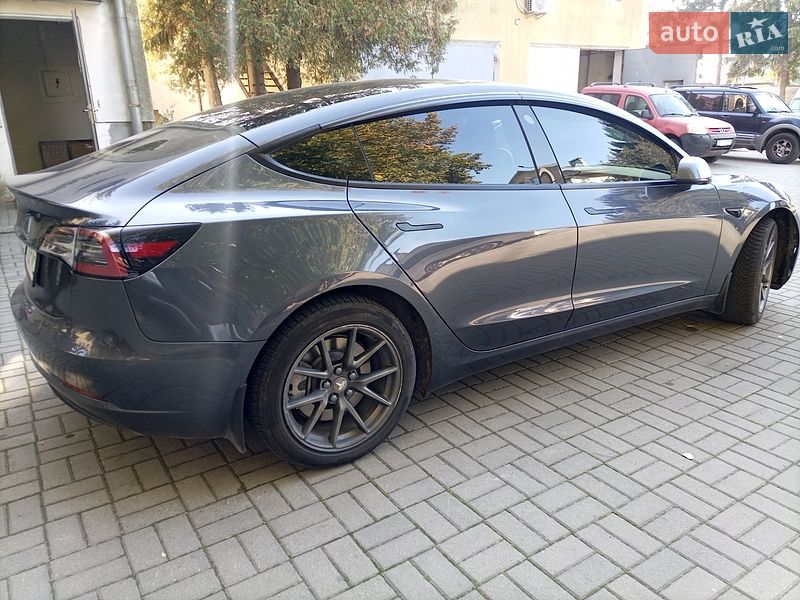 Седан Tesla Model 3 2021 в Львові