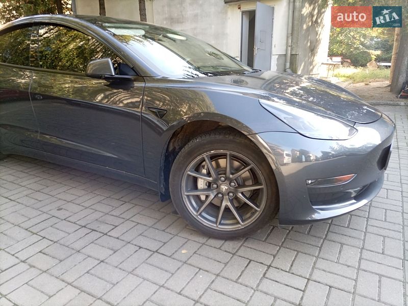 Седан Tesla Model 3 2021 в Львові