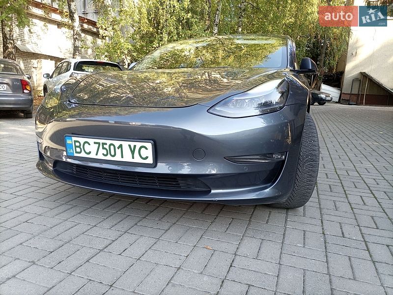 Седан Tesla Model 3 2021 в Львові