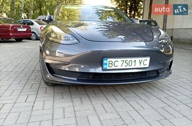 Седан Tesla Model 3 2021 в Львові