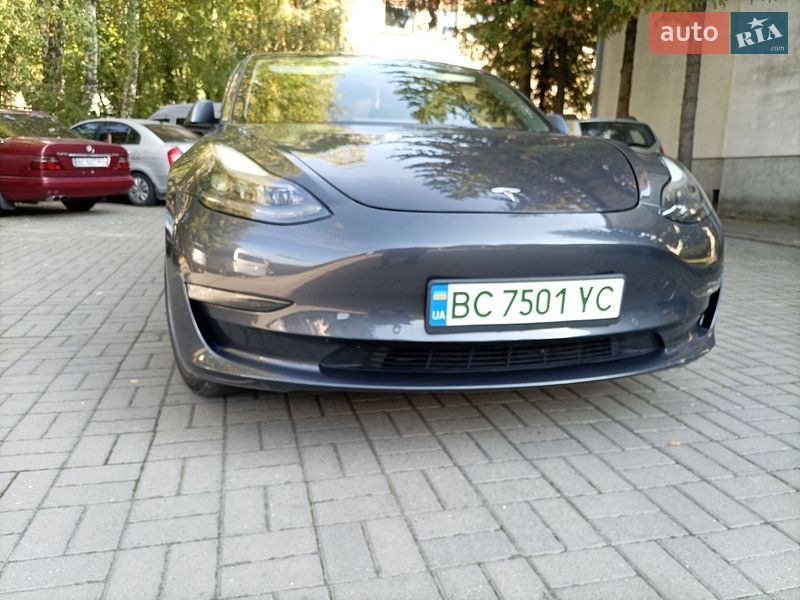 Седан Tesla Model 3 2021 в Львові