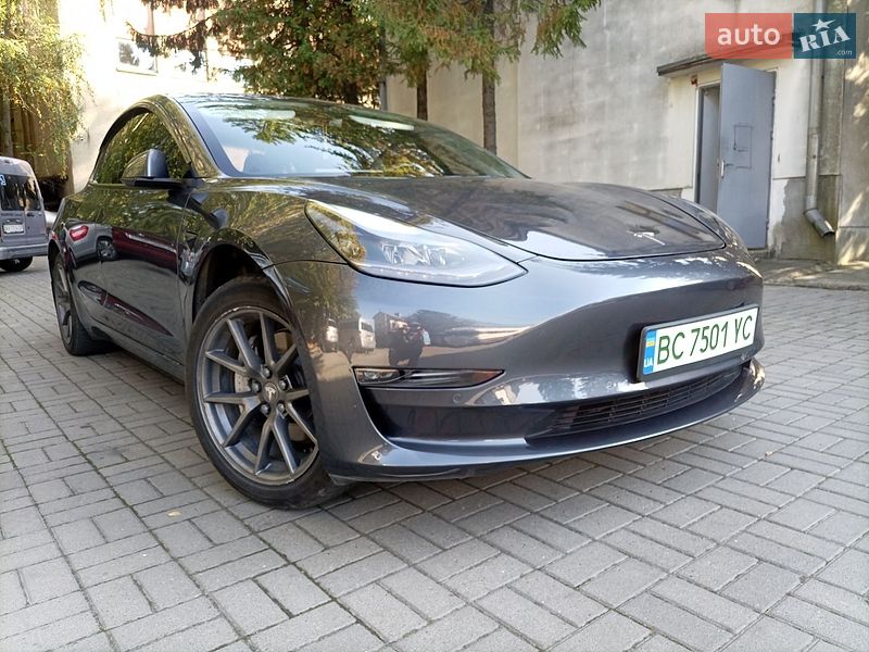 Седан Tesla Model 3 2021 в Львові
