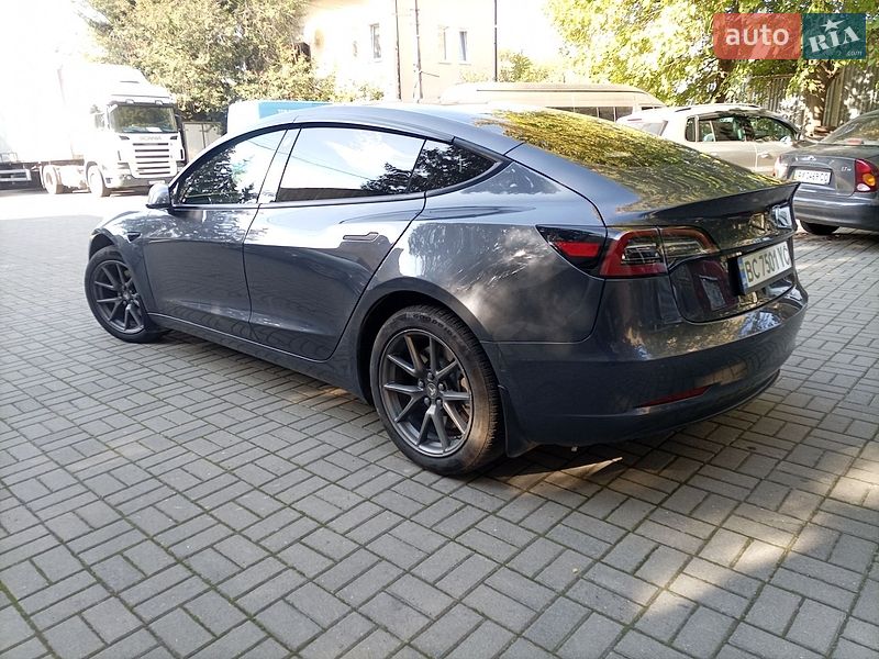 Седан Tesla Model 3 2021 в Львові