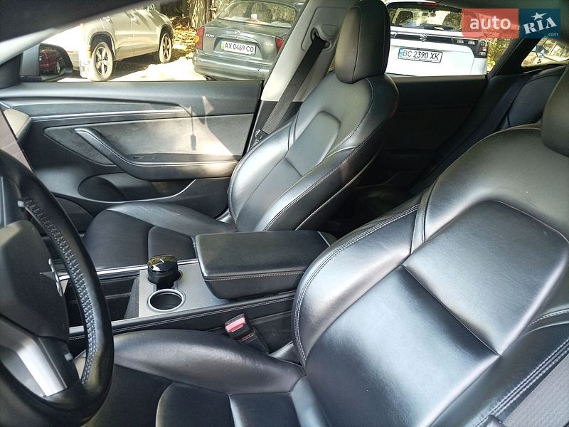 Седан Tesla Model 3 2021 в Львові
