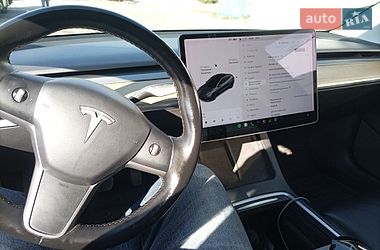 Седан Tesla Model 3 2021 в Львові