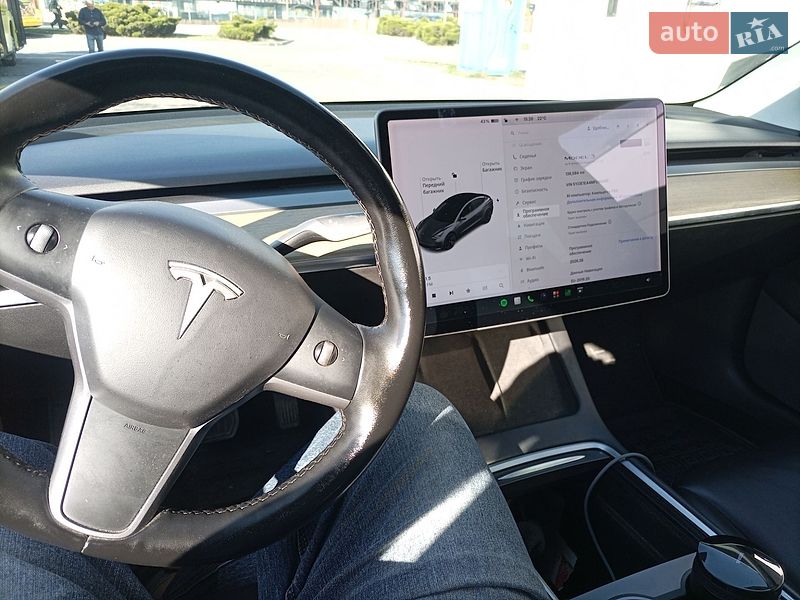 Седан Tesla Model 3 2021 в Львові
