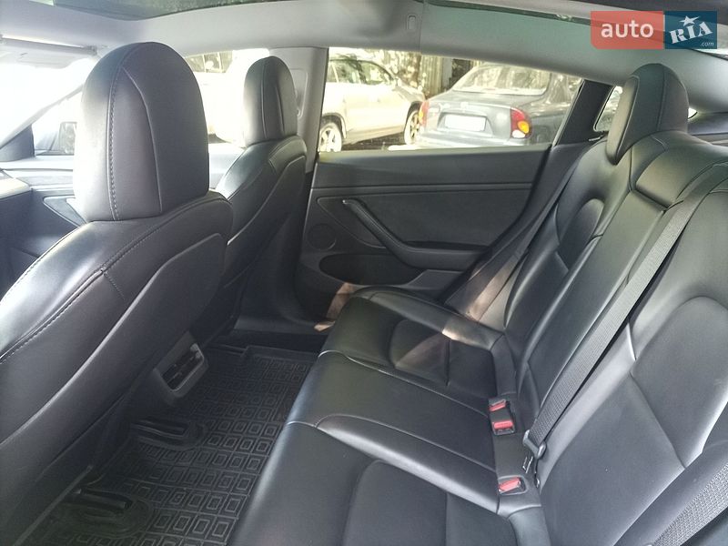 Седан Tesla Model 3 2021 в Львові