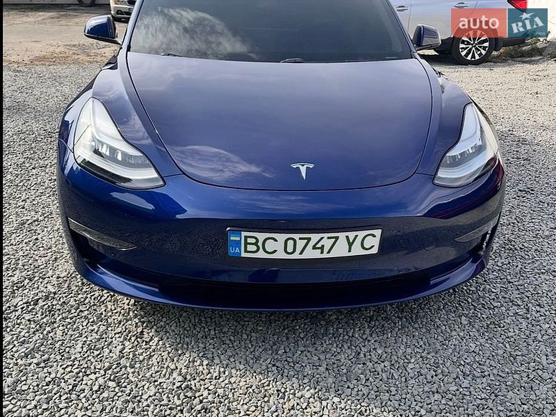 Седан Tesla Model 3 2018 в Львові