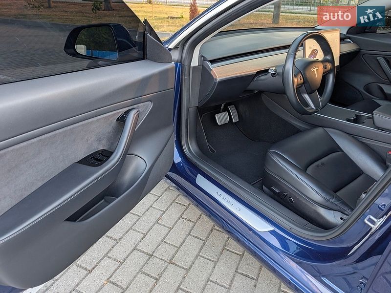 Седан Tesla Model 3 2018 в Львові
