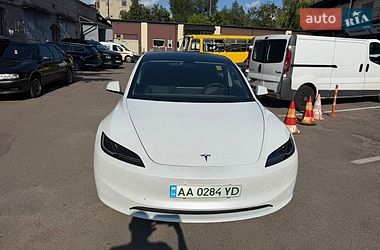 Седан Tesla Model 3 2025 в Киеве
