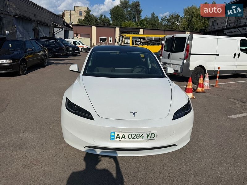 Седан Tesla Model 3 2025 в Києві