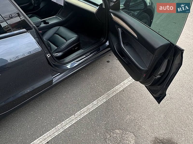 Седан Tesla Model 3 2021 в Борисполі