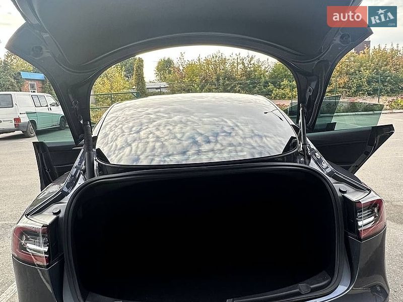 Седан Tesla Model 3 2021 в Борисполі