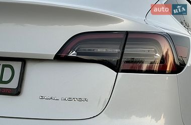 Седан Tesla Model 3 2019 в Трускавце