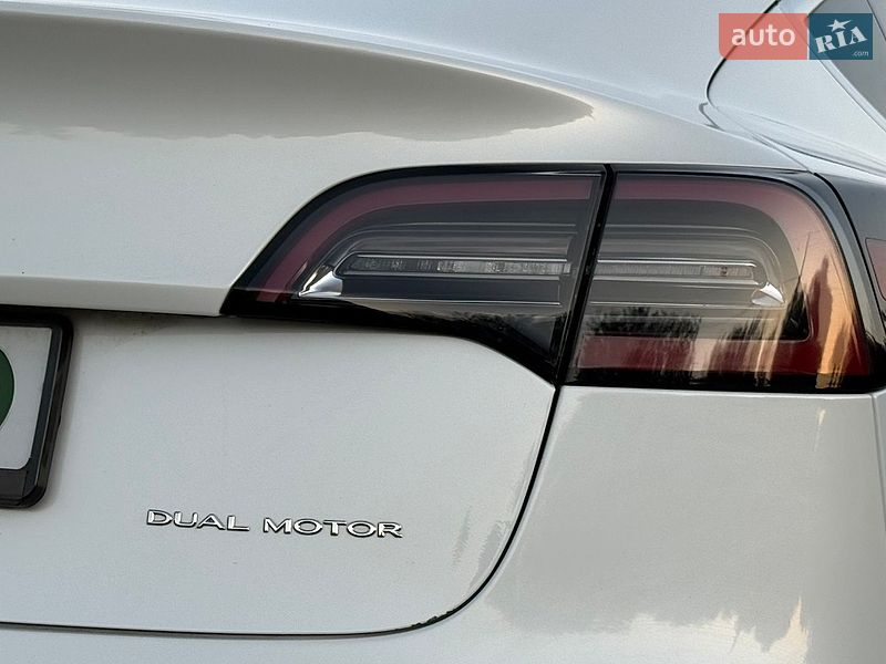 Седан Tesla Model 3 2019 в Трускавце