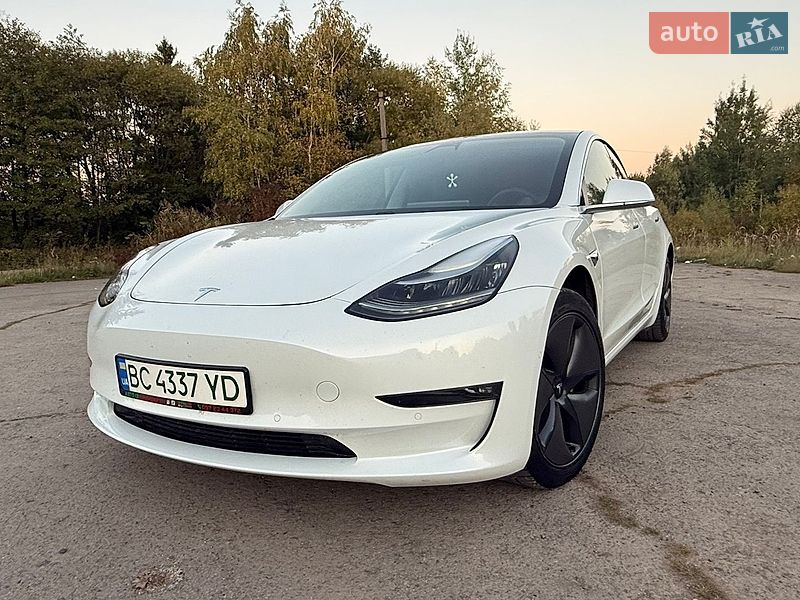Седан Tesla Model 3 2019 в Трускавце