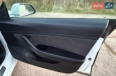 Седан Tesla Model 3 2019 в Трускавце