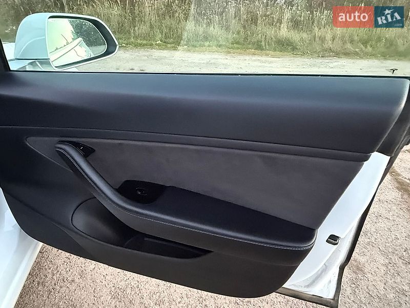 Седан Tesla Model 3 2019 в Трускавце