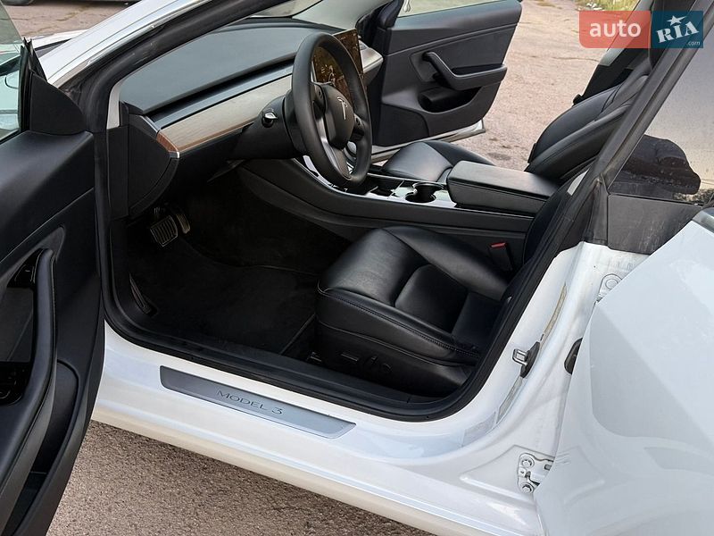 Седан Tesla Model 3 2019 в Трускавце