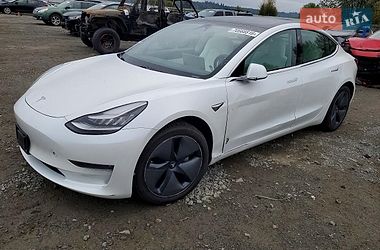 Седан Tesla Model 3 2020 в Ровно