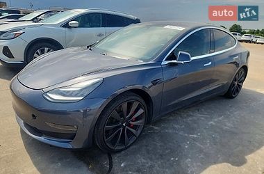 Седан Tesla Model 3 2020 в Киеве