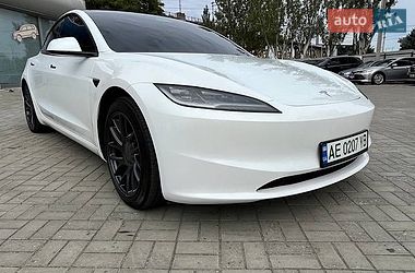 Седан Tesla Model 3 2023 в Днепре