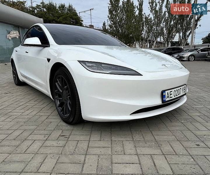 Седан Tesla Model 3 2023 в Днепре