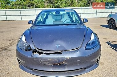 Седан Tesla Model 3 2023 в Черновцах