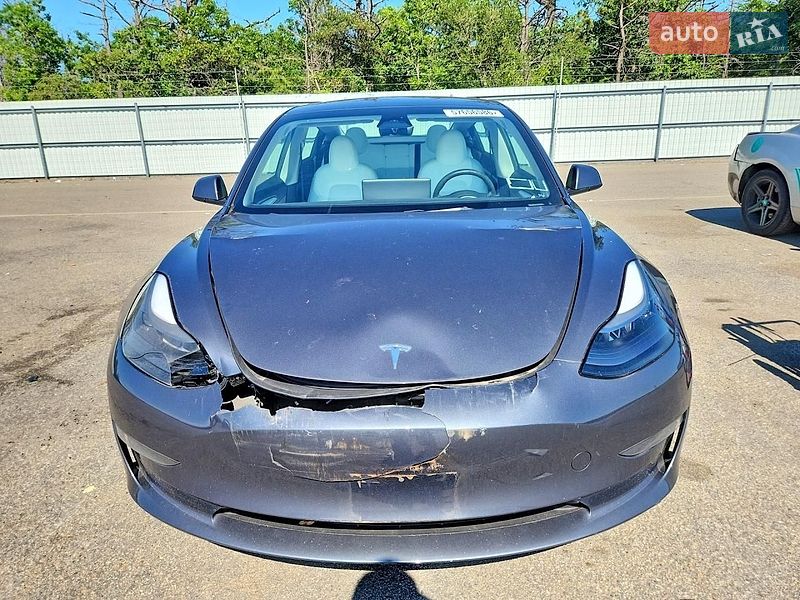 Седан Tesla Model 3 2023 в Черновцах