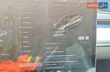 Седан Tesla Model 3 2023 в Черновцах