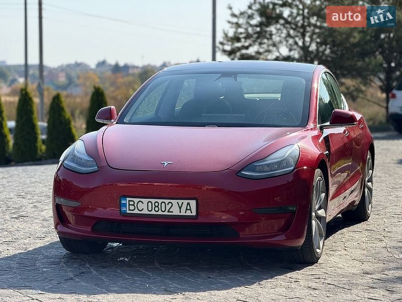 Седан Tesla Model 3 2018 в Львові