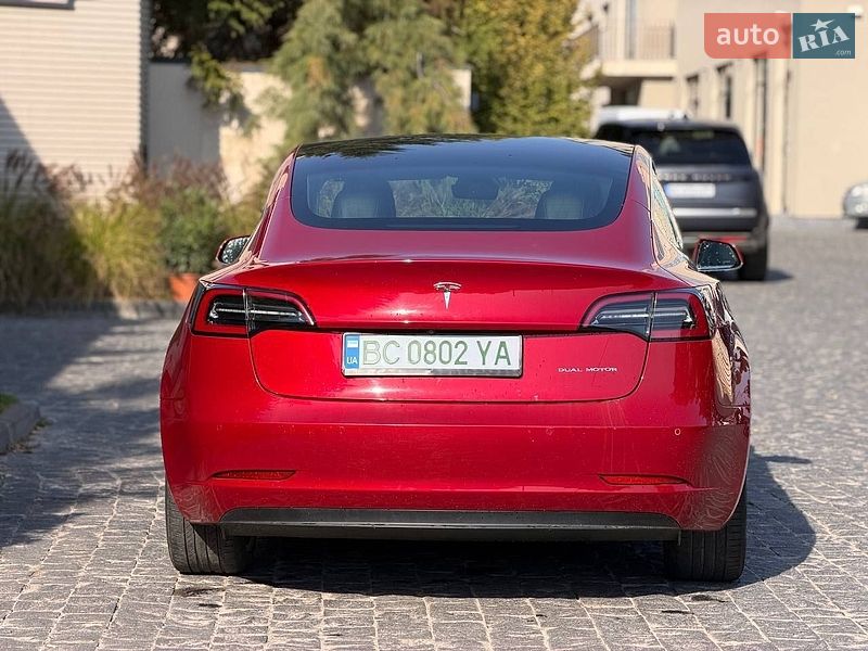 Седан Tesla Model 3 2018 в Львові