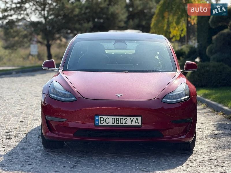 Седан Tesla Model 3 2018 в Львові