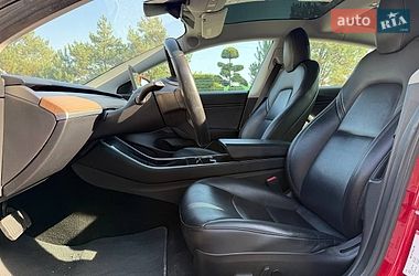Седан Tesla Model 3 2018 в Львові