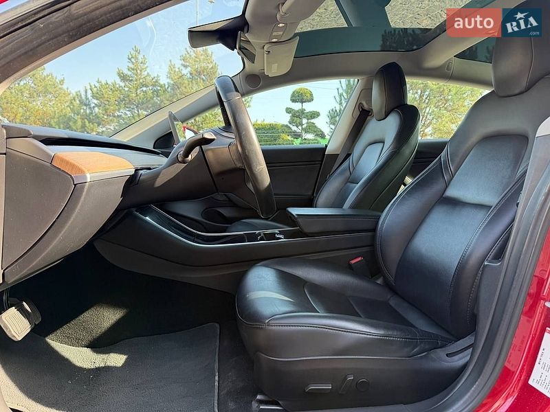 Седан Tesla Model 3 2018 в Львові