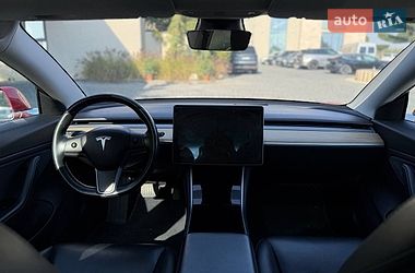 Седан Tesla Model 3 2018 в Львові