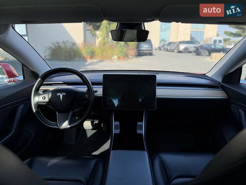 Седан Tesla Model 3 2018 в Львові