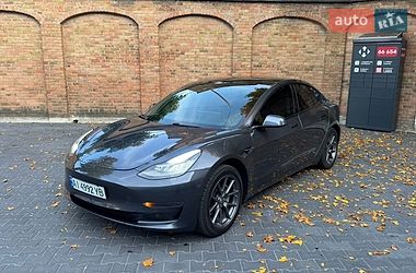Седан Tesla Model 3 2020 в Рівному