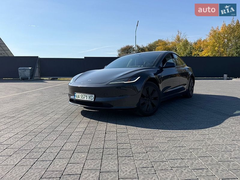 Седан Tesla Model 3 2024 в Львове