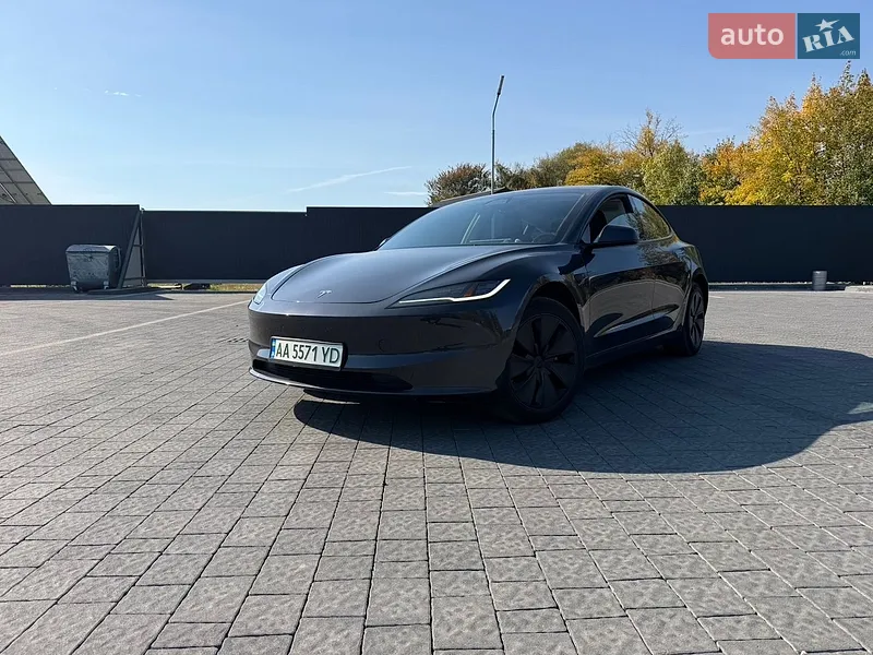Tesla Model 3 2024