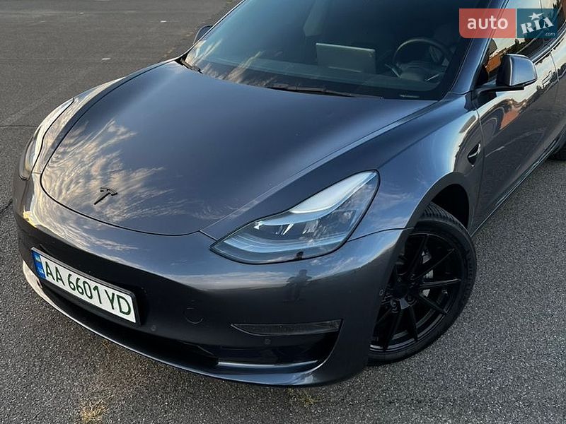 Седан Tesla Model 3 2021 в Києві