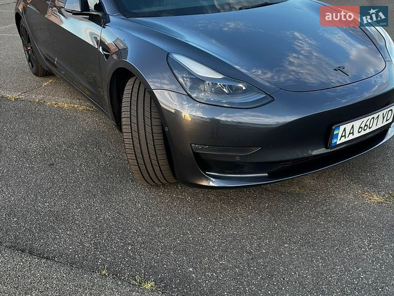 Седан Tesla Model 3 2021 в Києві