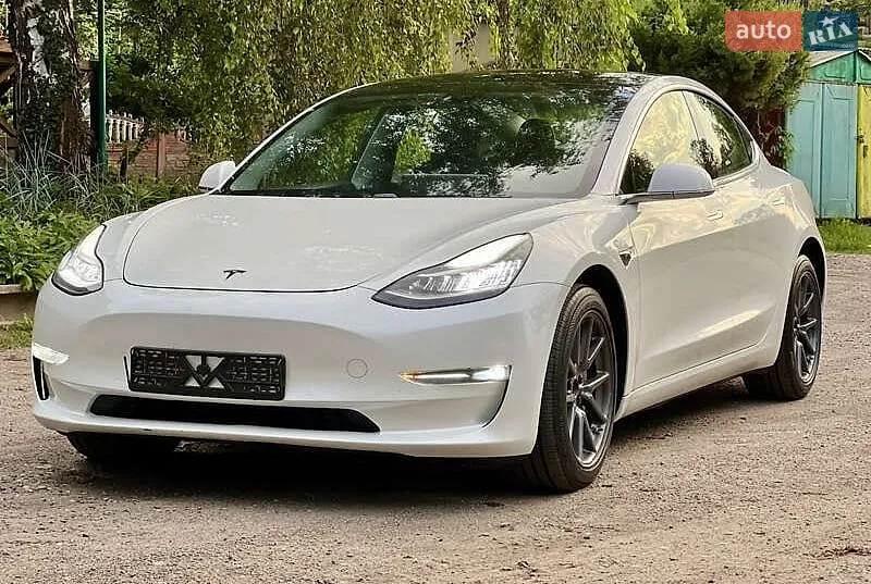 Tesla Model 3 2020