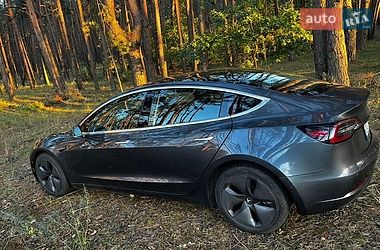 Седан Tesla Model 3 2018 в Черкасах