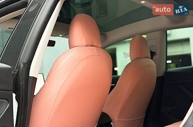 Седан Tesla Model 3 2021 в Киеве